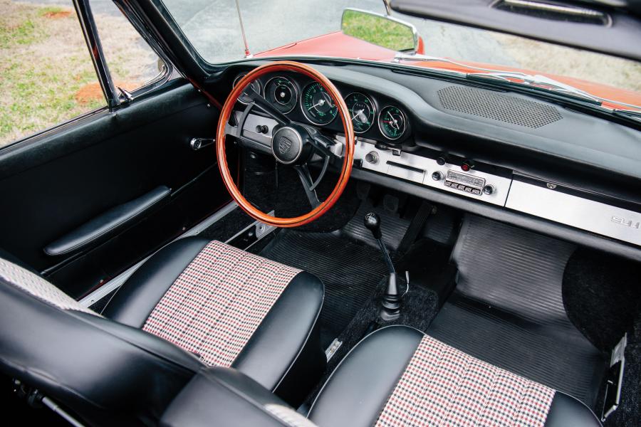 Интерьер Porsche 911 2.0 Targa (901) 1966 года  (NA) (фото 30 из 35)